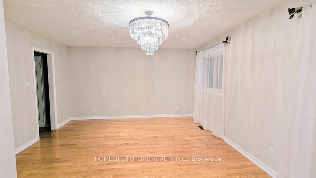 Photo 7 of Unit Main, 288 Drummond Drive, Vaughan, Maple — HOMEH
