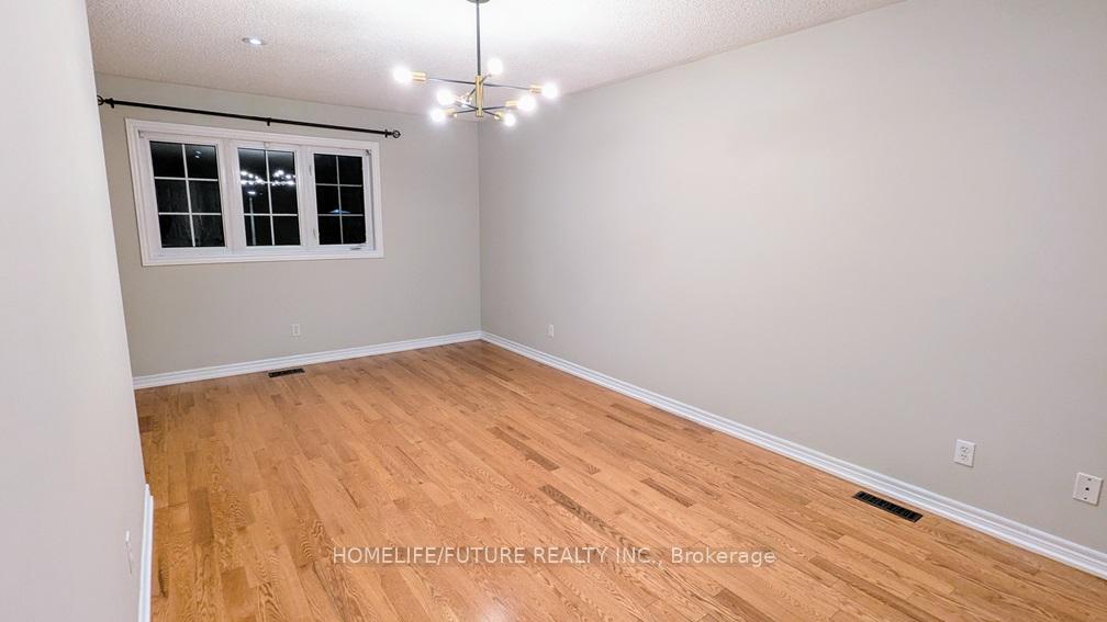 Photo 11 of Unit Main, 288 Drummond Drive, Vaughan, Maple — HOMEH