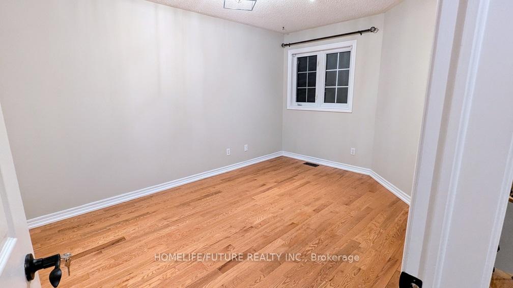 Photo 12 of Unit Main, 288 Drummond Drive, Vaughan, Maple — HOMEH