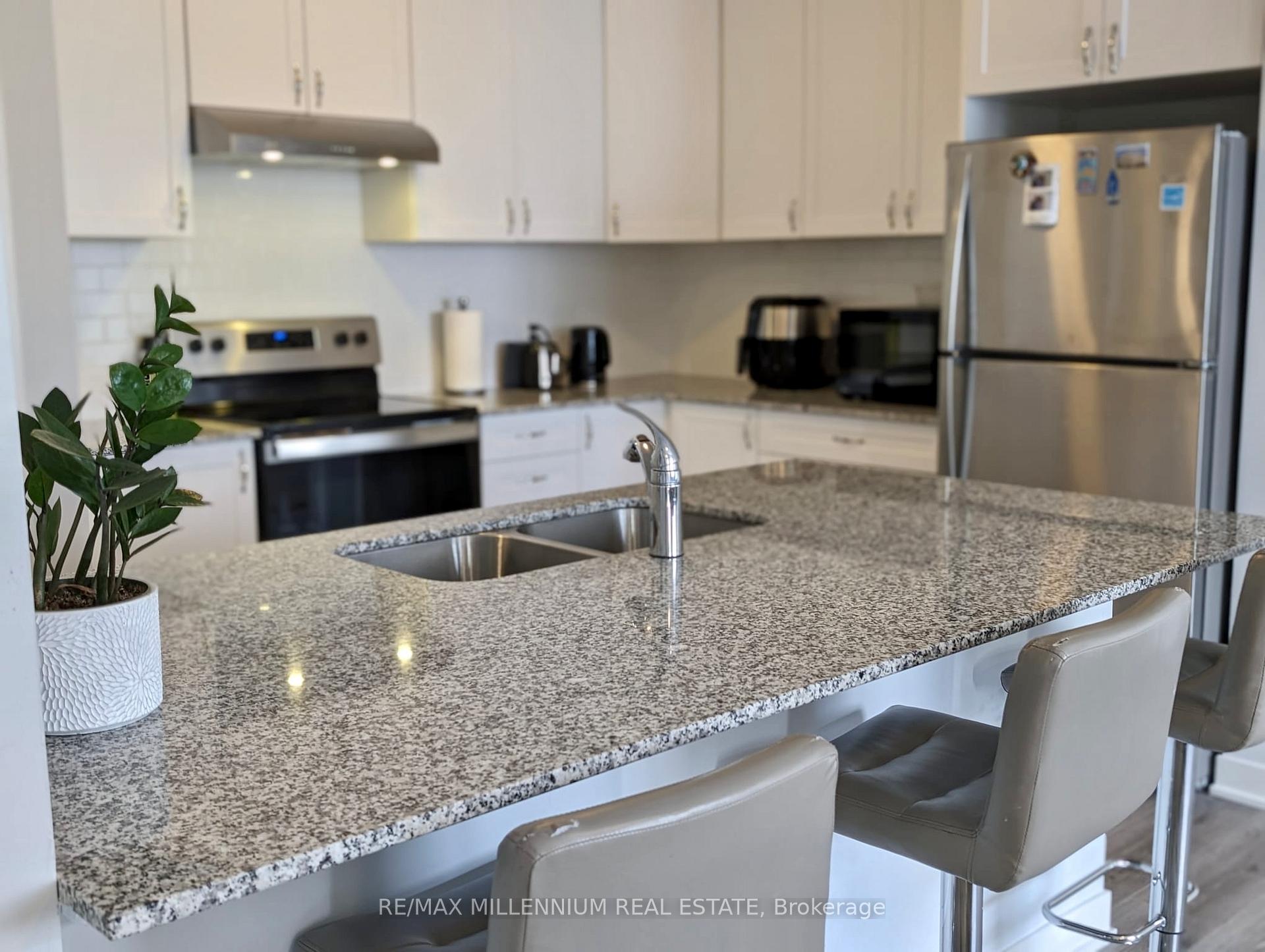 Photo 2 of 304 Parallax Private, Ottawa, Barrhaven - Half Moon Bay — HOMEH