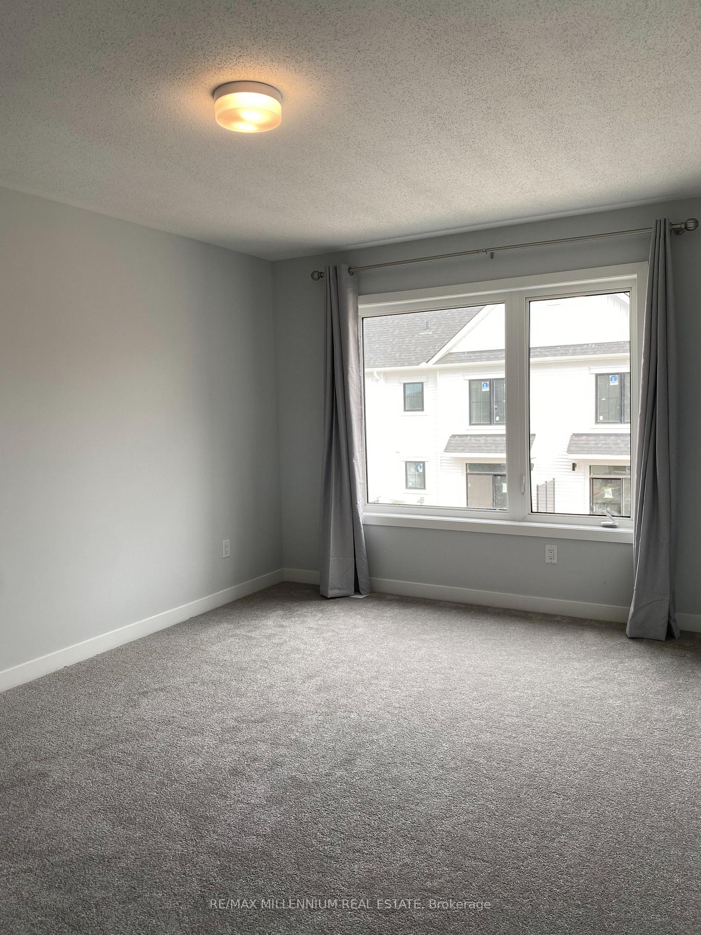 Photo 3 of 304 Parallax Private, Ottawa, Barrhaven - Half Moon Bay — HOMEH