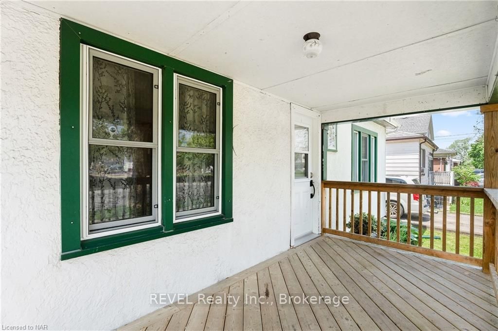 Photo 2 of 295 Wallace Avenue S, Welland, Lincoln/Crowland — HOMEH