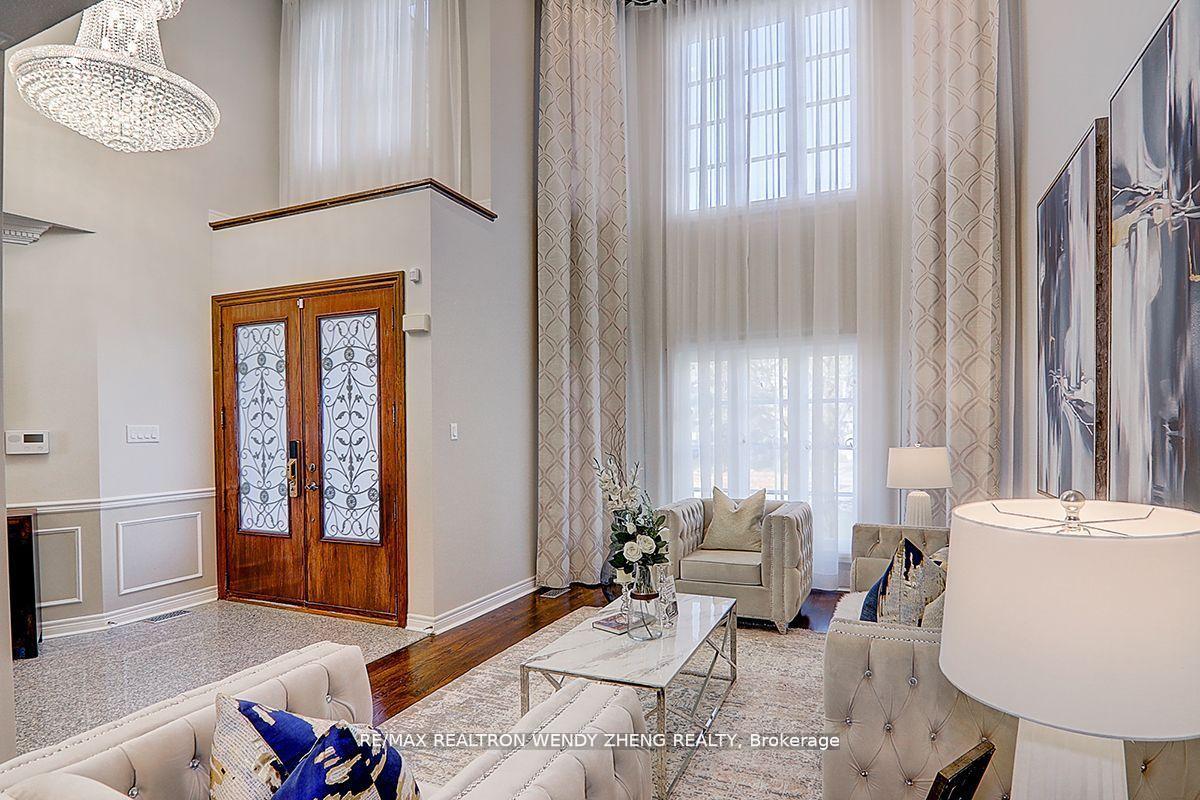 Photo 6 of 62 Black Walnut Crescent, Richmond Hill, Langstaff — HOMEH