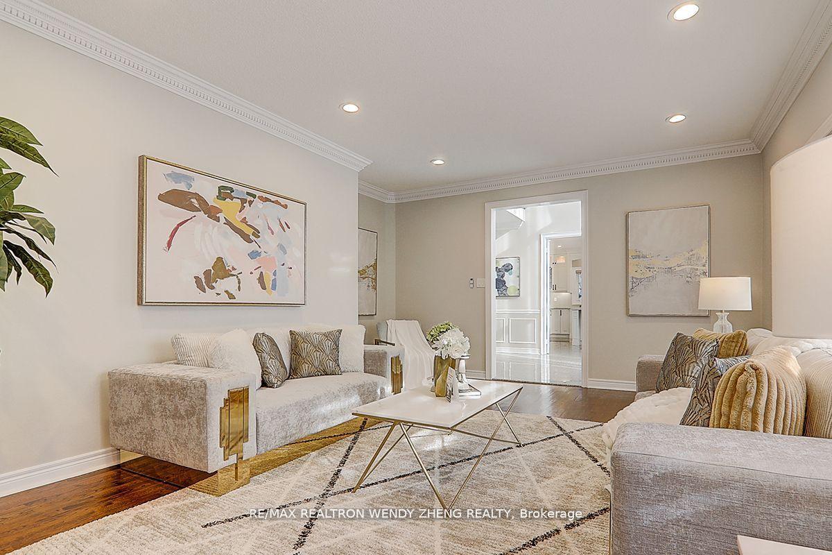Photo 12 of 62 Black Walnut Crescent, Richmond Hill, Langstaff — HOMEH