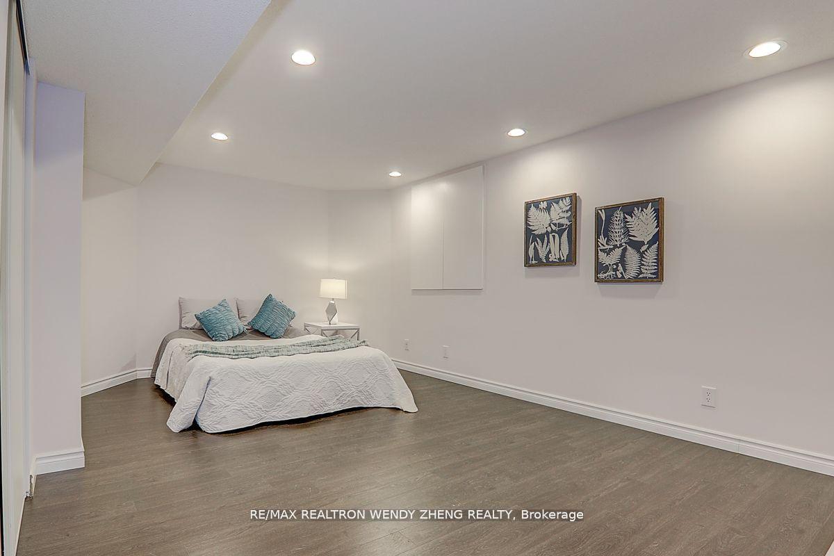Photo 37 of 62 Black Walnut Crescent, Richmond Hill, Langstaff — HOMEH