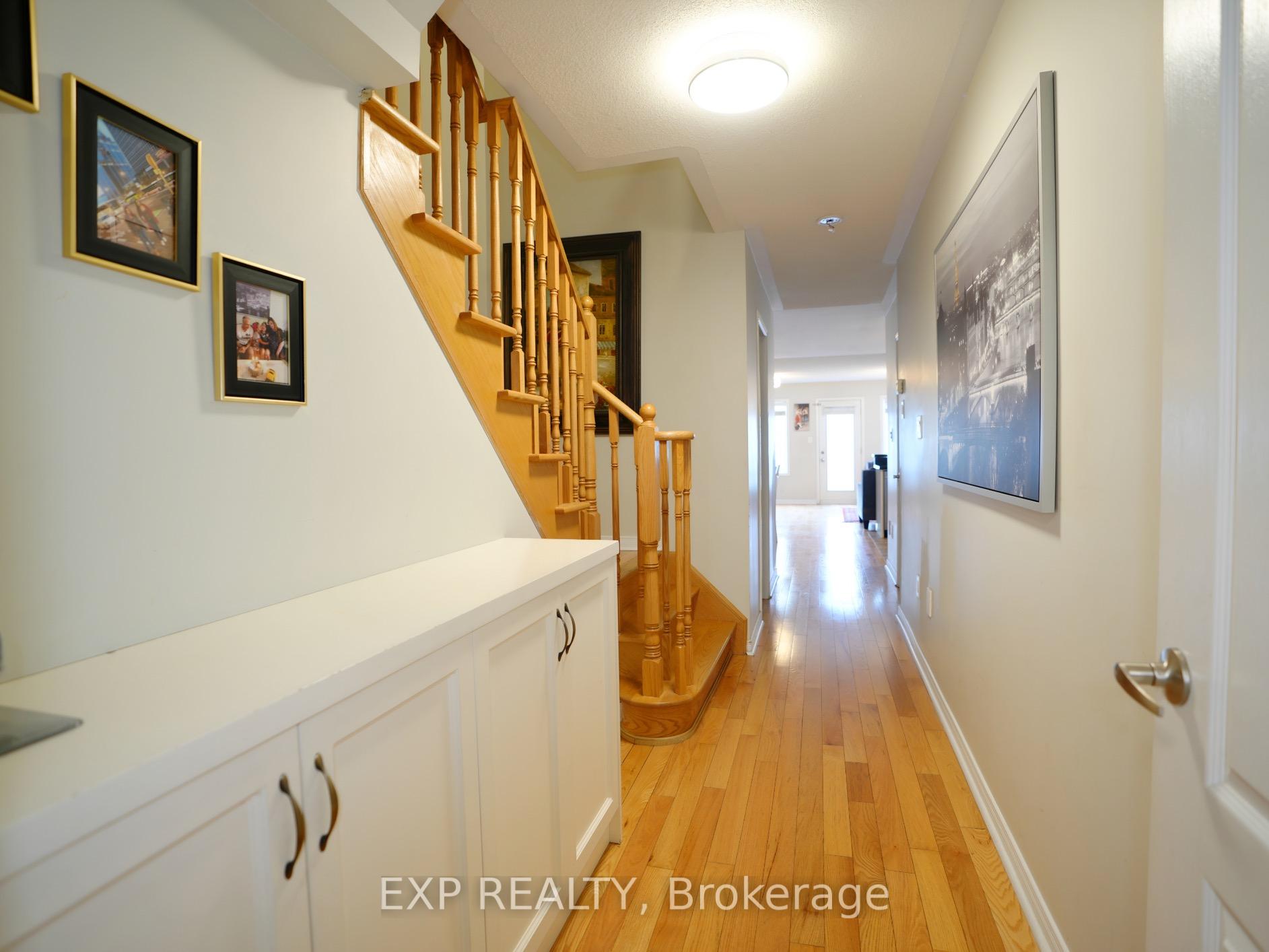 Photo 4 of 16 Coranto Way, Vaughan, Vellore Village — HOMEH