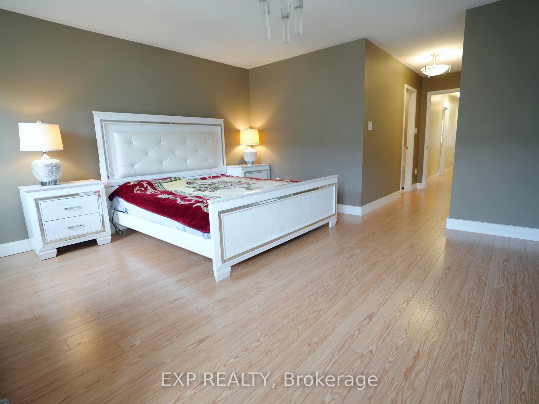 Photo 15 of 16 Coranto Way, Vaughan, Vellore Village — HOMEH