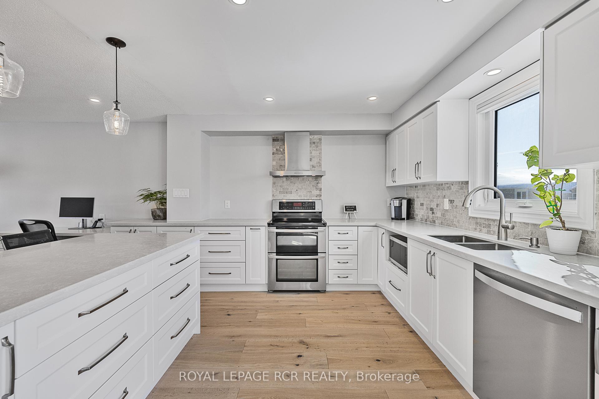 Photo 12 of 1575 Somergrove Crescent, Pickering, Brock Ridge — HOMEH