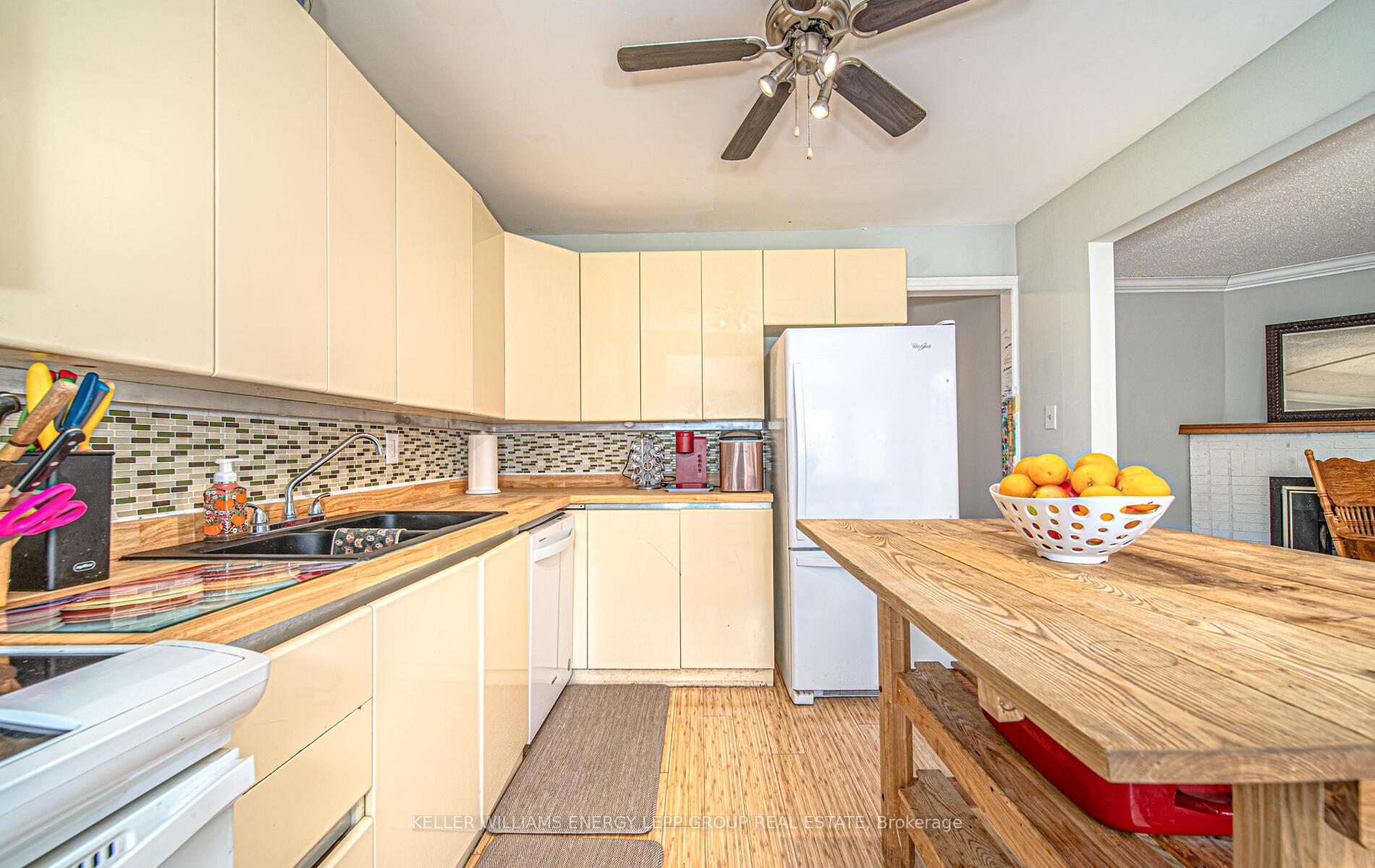 Photo 14 of 6 Goldring Drive, Whitby, Lynde Creek — HOMEH