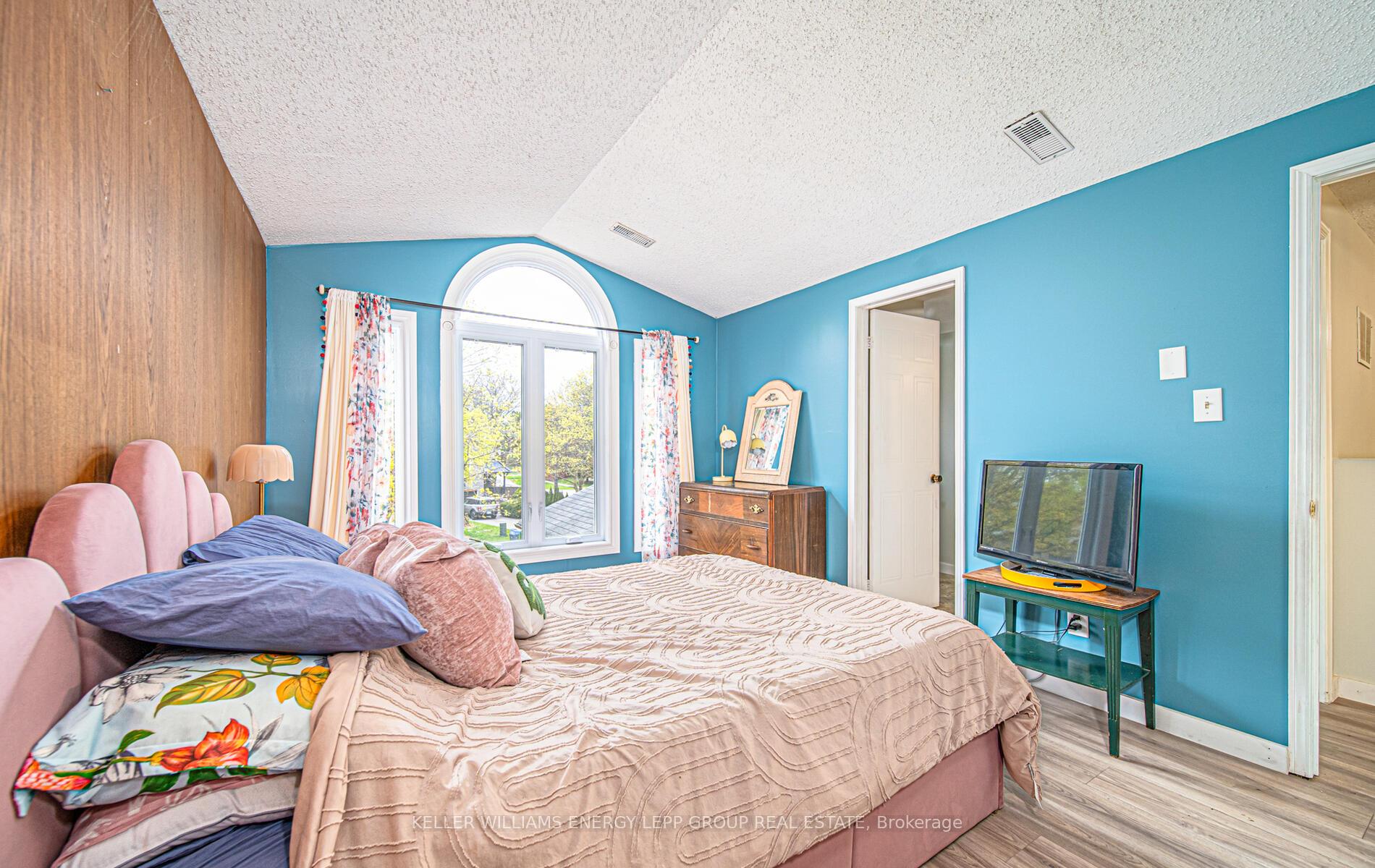 Photo 19 of 6 Goldring Drive, Whitby, Lynde Creek — HOMEH
