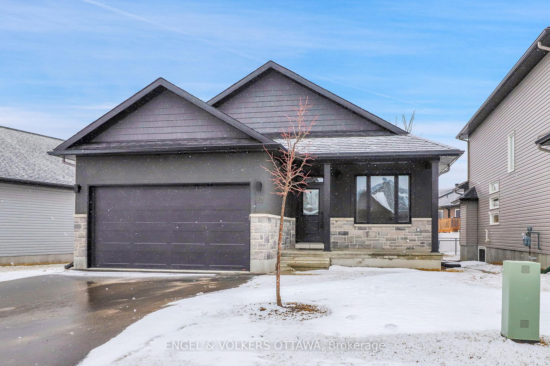 Photo 4 of 32 Seabert Drive, Arnprior — HOMEH