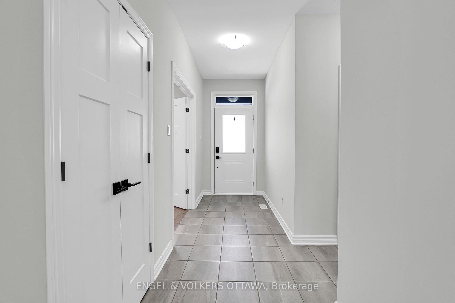 Photo 3 of 32 Seabert Drive, Arnprior — HOMEH