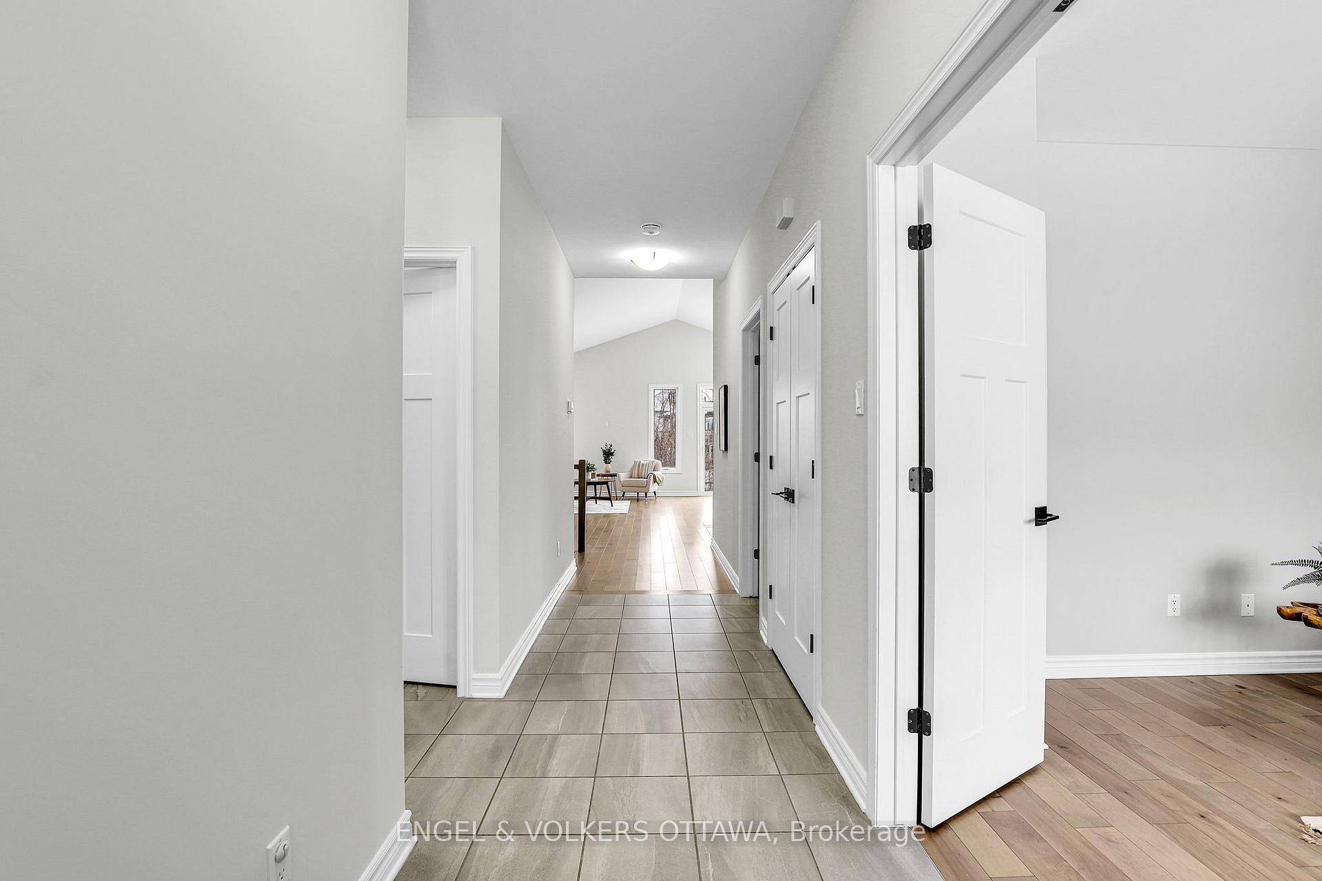 Photo 5 of 32 Seabert Drive, Arnprior — HOMEH