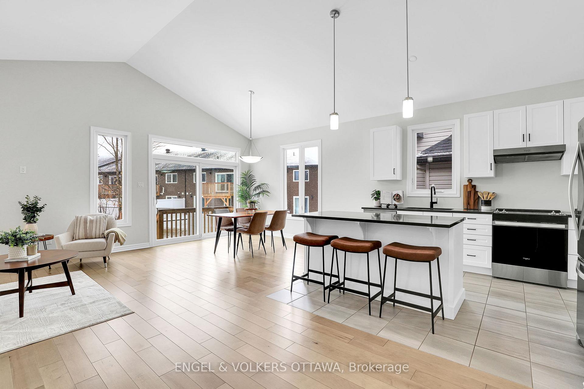 Photo 10 of 32 Seabert Drive, Arnprior — HOMEH