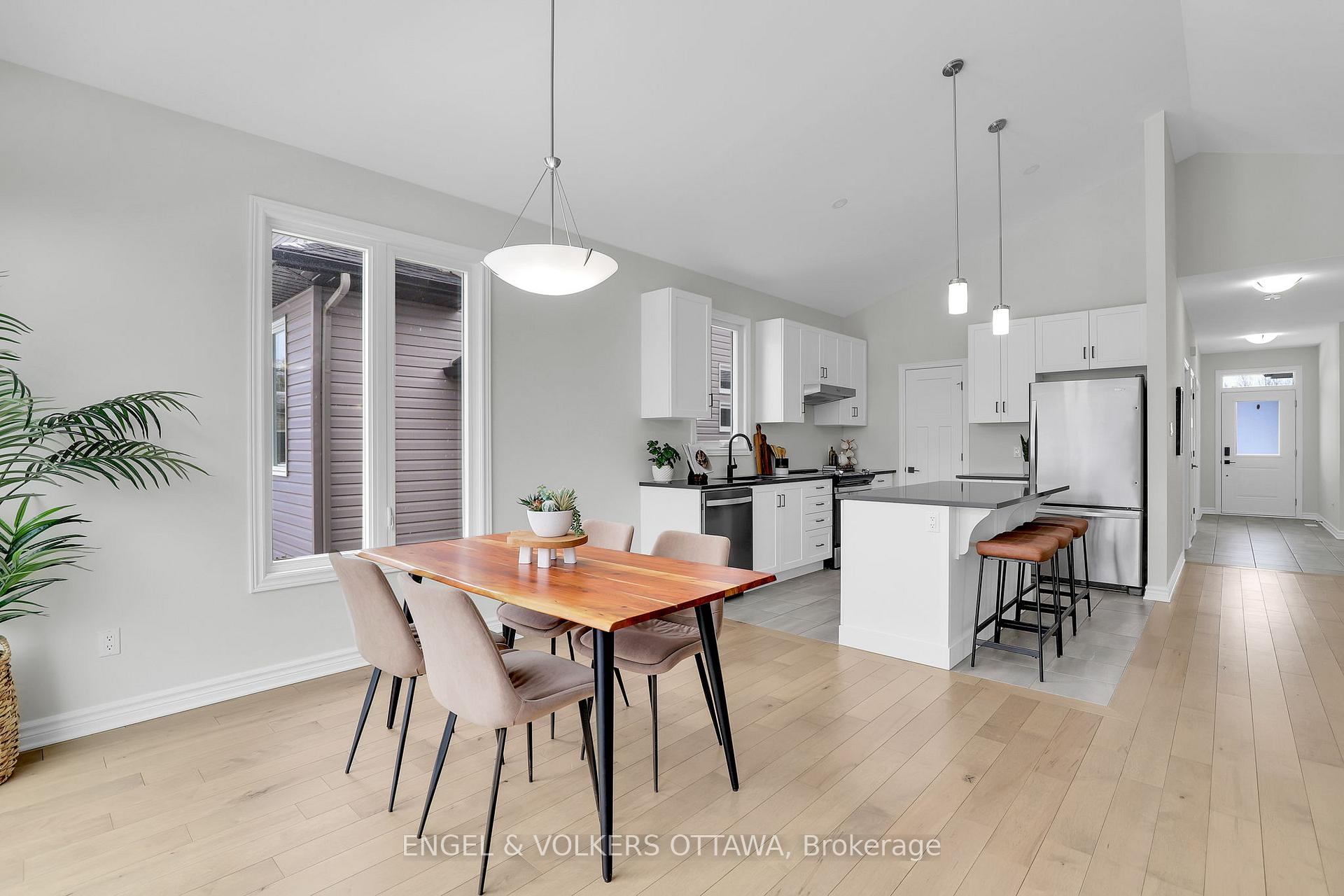 Photo 13 of 32 Seabert Drive, Arnprior — HOMEH