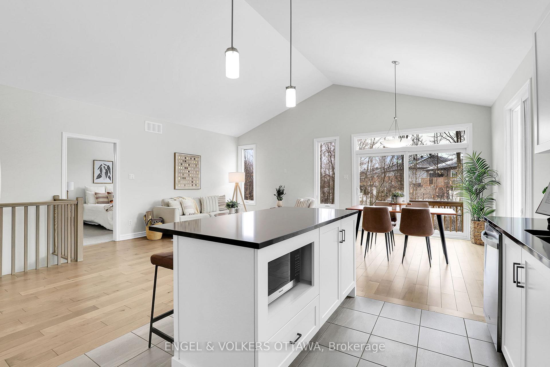 Photo 17 of 32 Seabert Drive, Arnprior — HOMEH