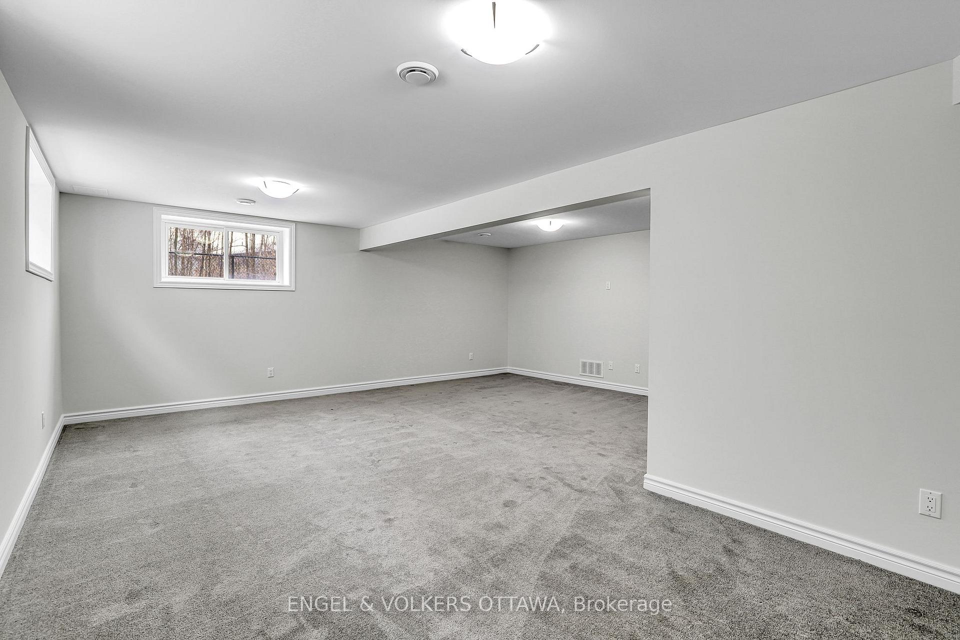 Photo 33 of 32 Seabert Drive, Arnprior — HOMEH