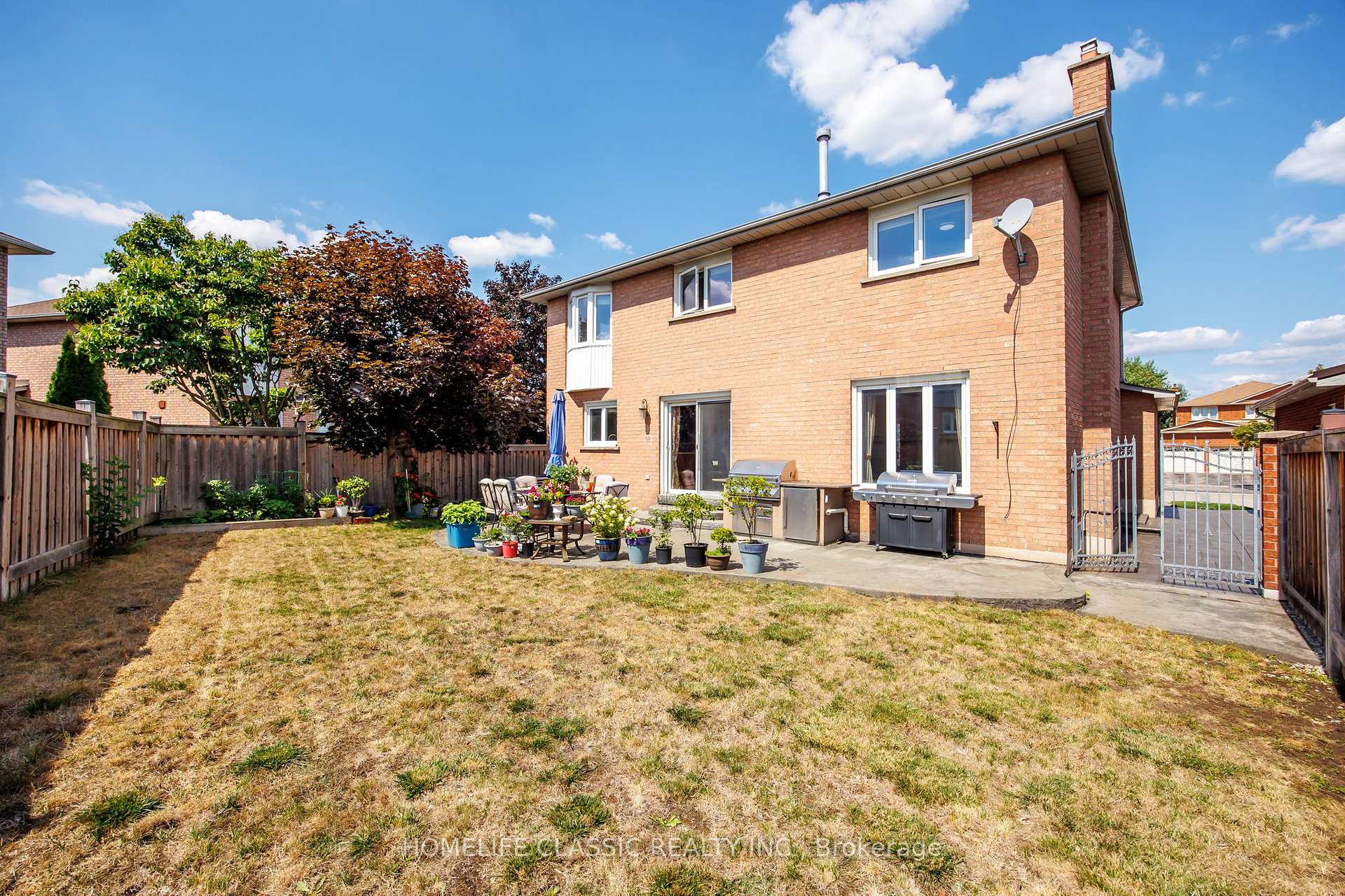 Photo 3 of 133 Medallion Boulevard, Vaughan, West Woodbridge — HOMEH