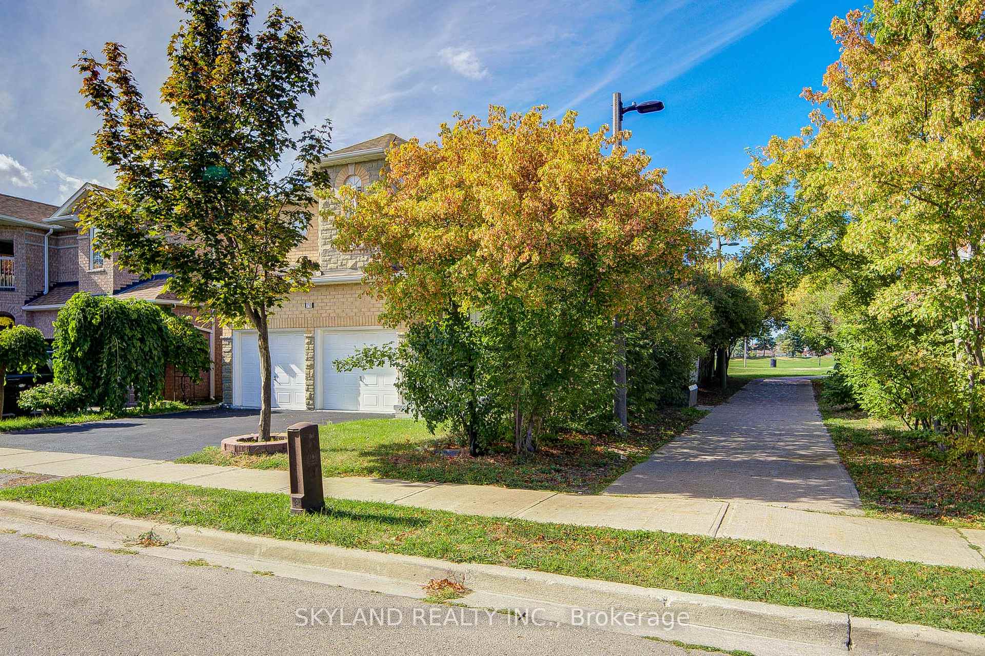Photo 2 of 78 Monteith Crescent, Vaughan, Maple — HOMEH