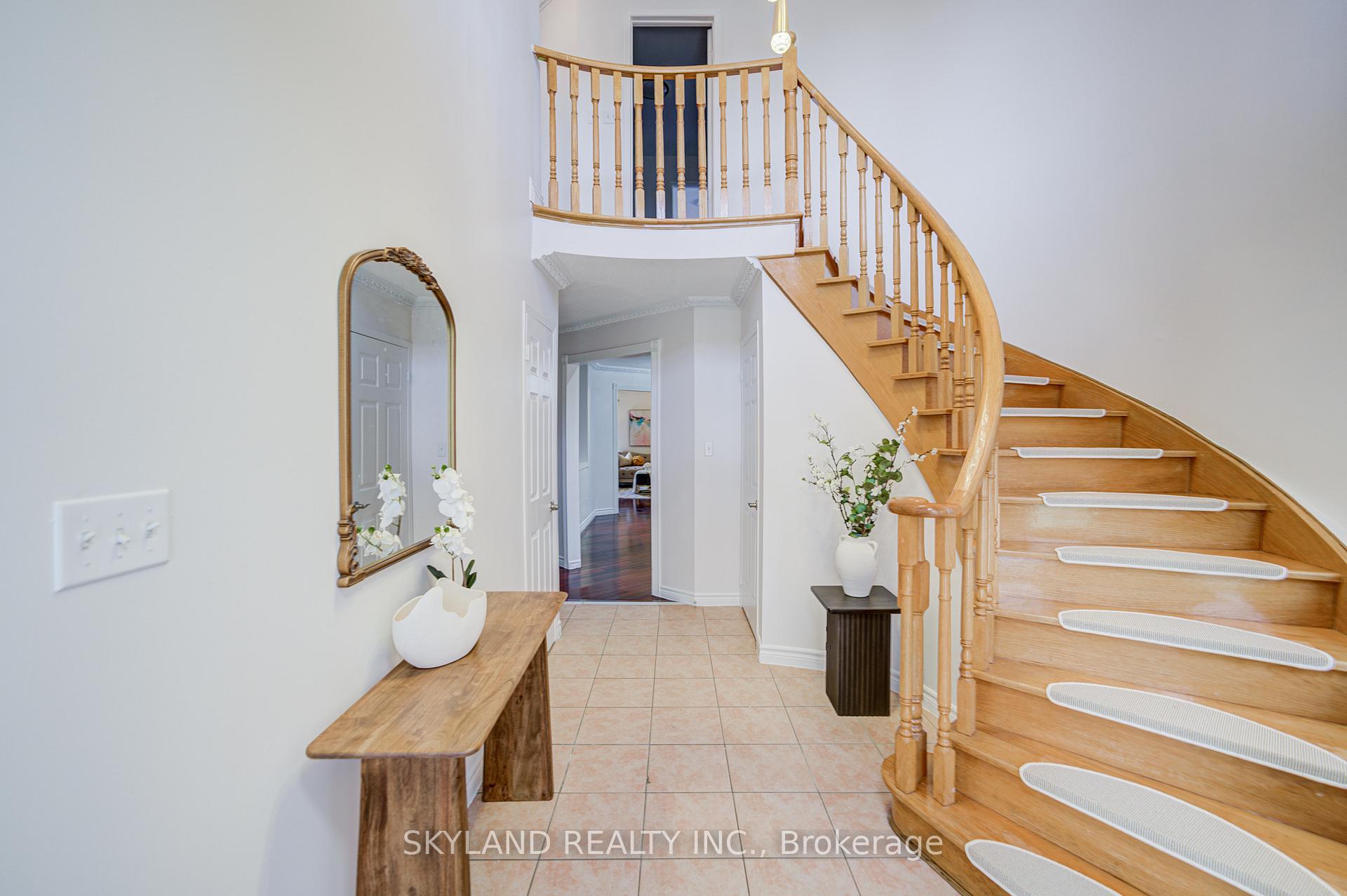 Photo 5 of 78 Monteith Crescent, Vaughan, Maple — HOMEH