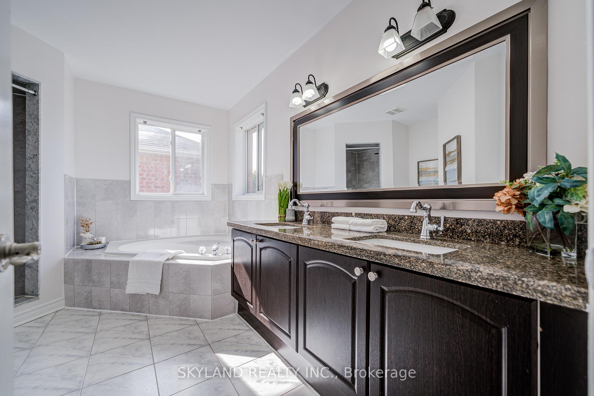 Photo 36 of 78 Monteith Crescent, Vaughan, Maple — HOMEH