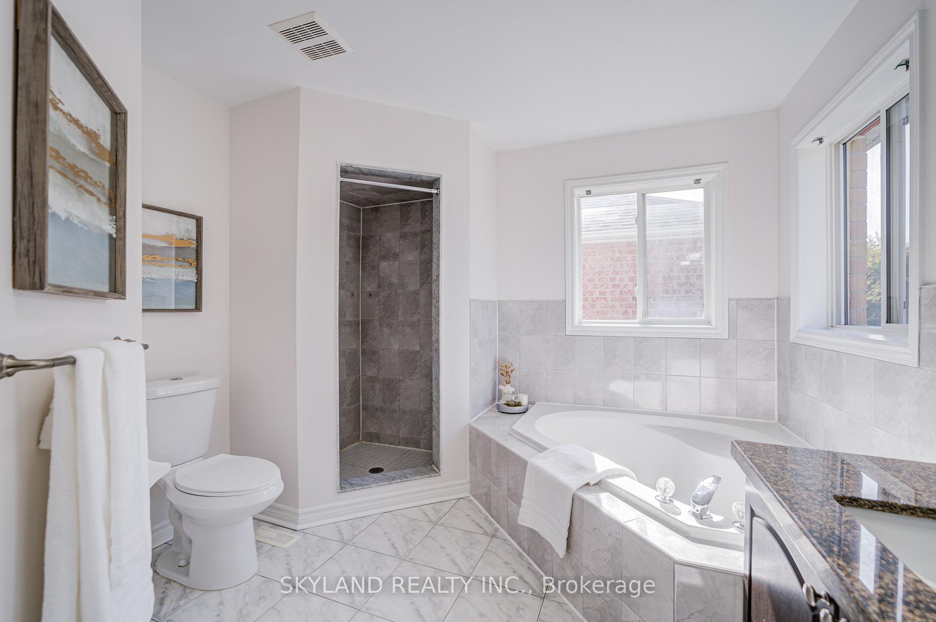 Photo 37 of 78 Monteith Crescent, Vaughan, Maple — HOMEH