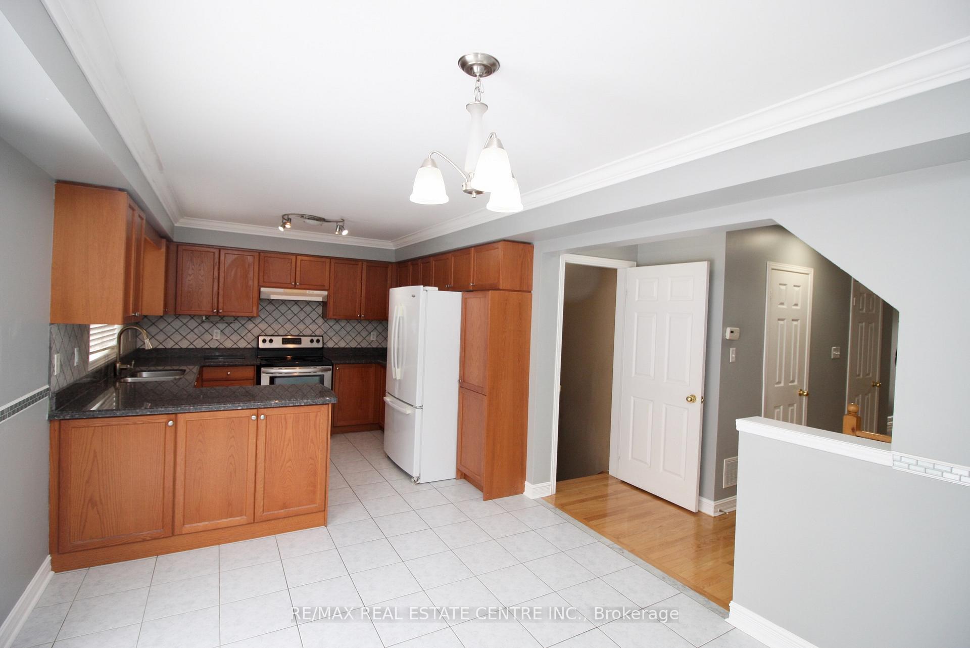 Photo 6 of 45 Lucerne Drive, Vaughan, Vellore Village — HOMEH