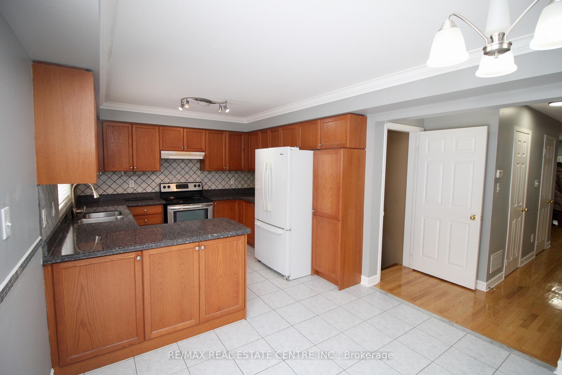 Photo 7 of 45 Lucerne Drive, Vaughan, Vellore Village — HOMEH