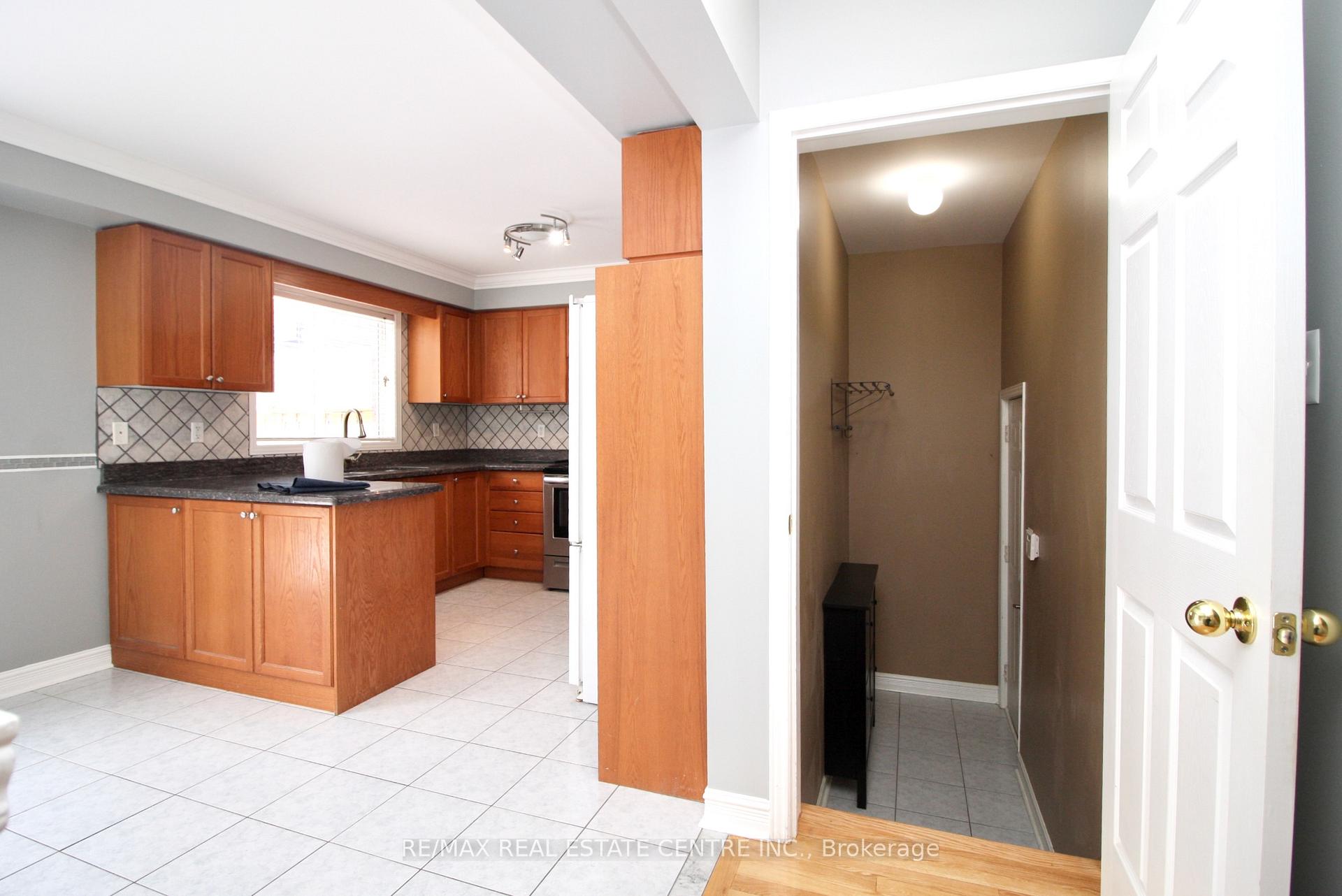 Photo 8 of 45 Lucerne Drive, Vaughan, Vellore Village — HOMEH