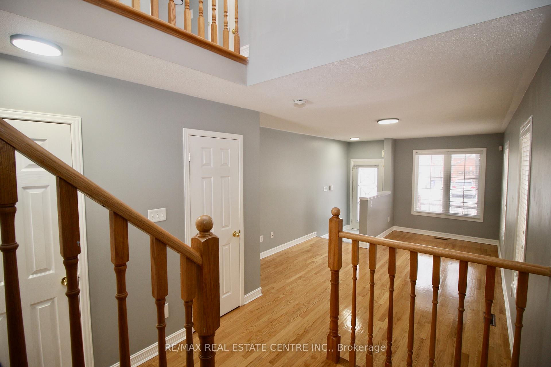 Photo 10 of 45 Lucerne Drive, Vaughan, Vellore Village — HOMEH