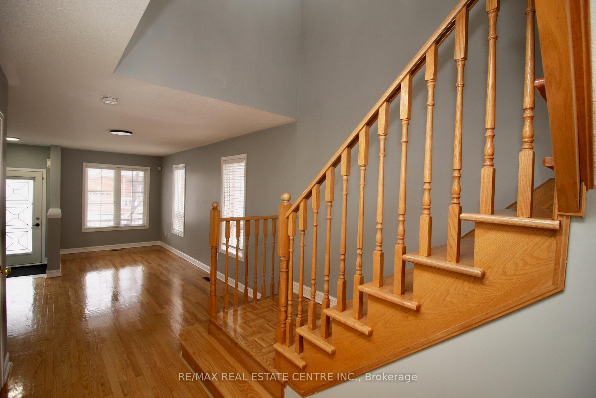 Photo 11 of 45 Lucerne Drive, Vaughan, Vellore Village — HOMEH
