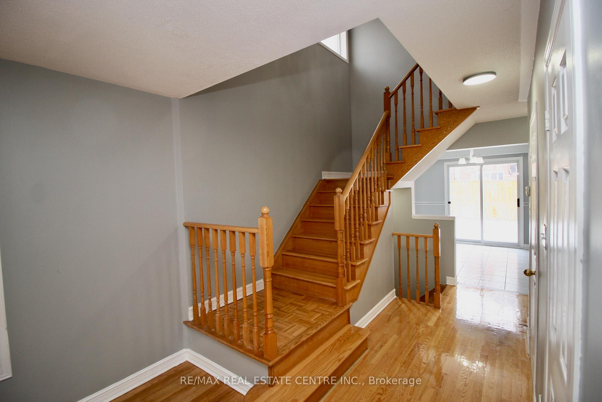 Photo 14 of 45 Lucerne Drive, Vaughan, Vellore Village — HOMEH