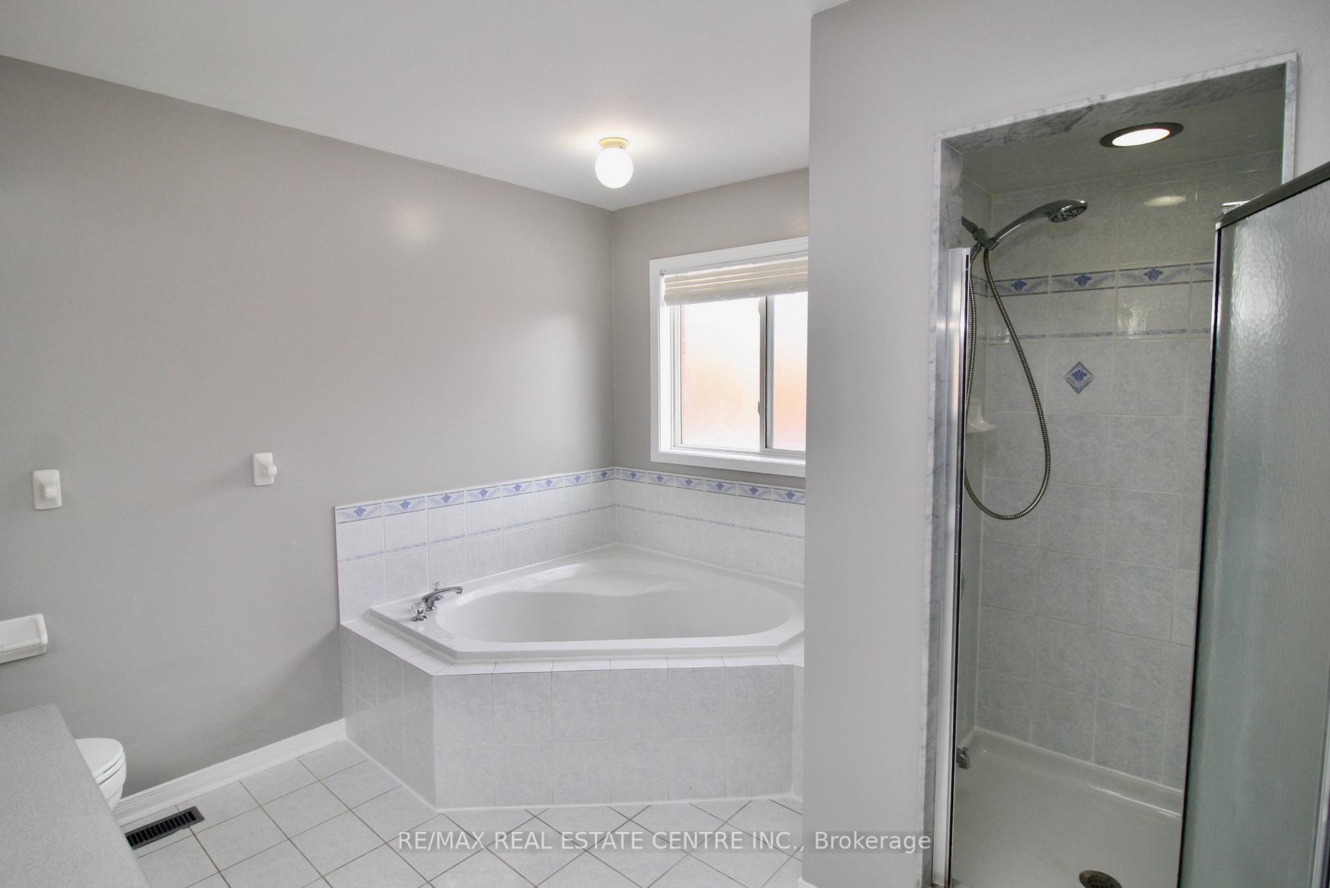 Photo 19 of 45 Lucerne Drive, Vaughan, Vellore Village — HOMEH