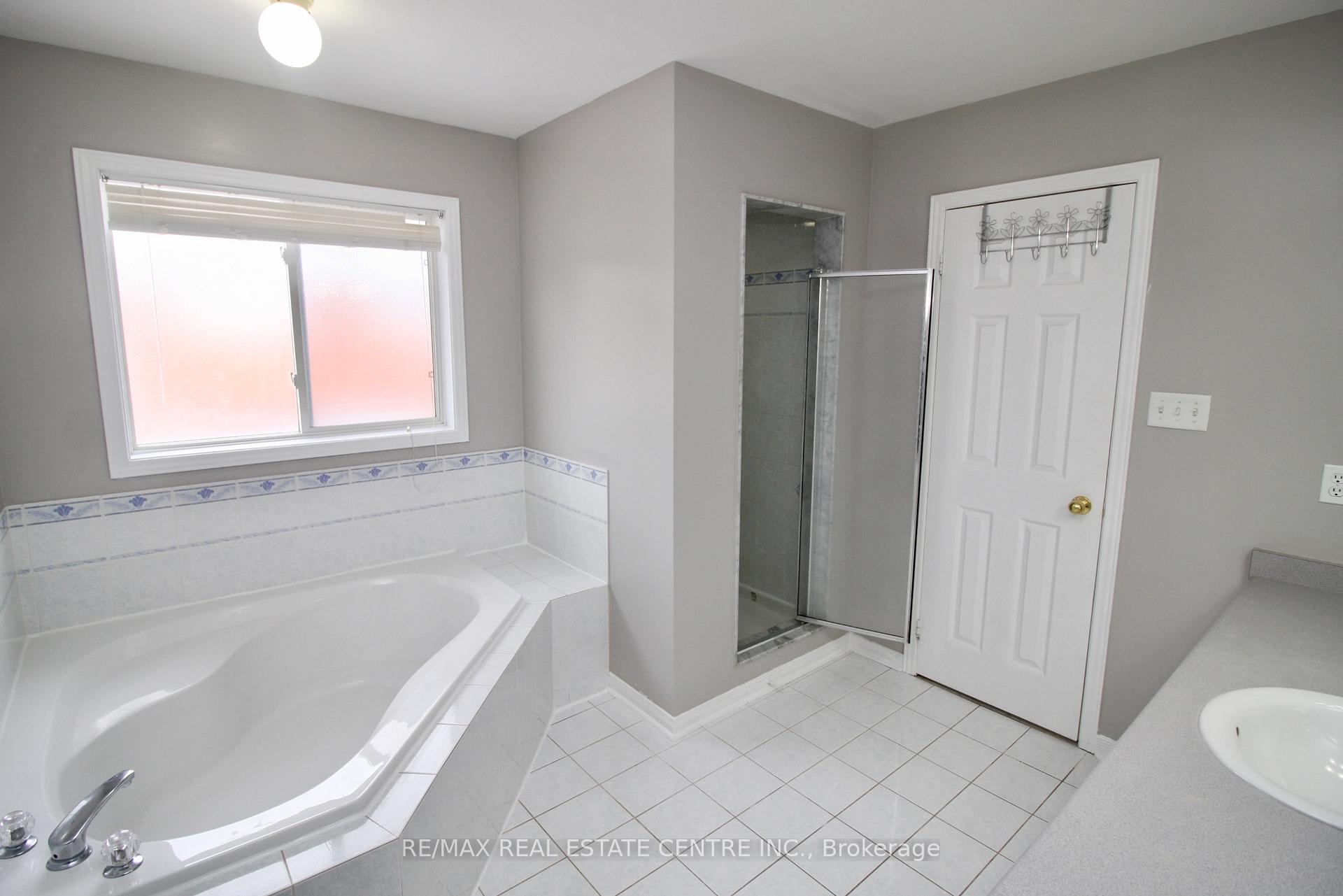 Photo 20 of 45 Lucerne Drive, Vaughan, Vellore Village — HOMEH