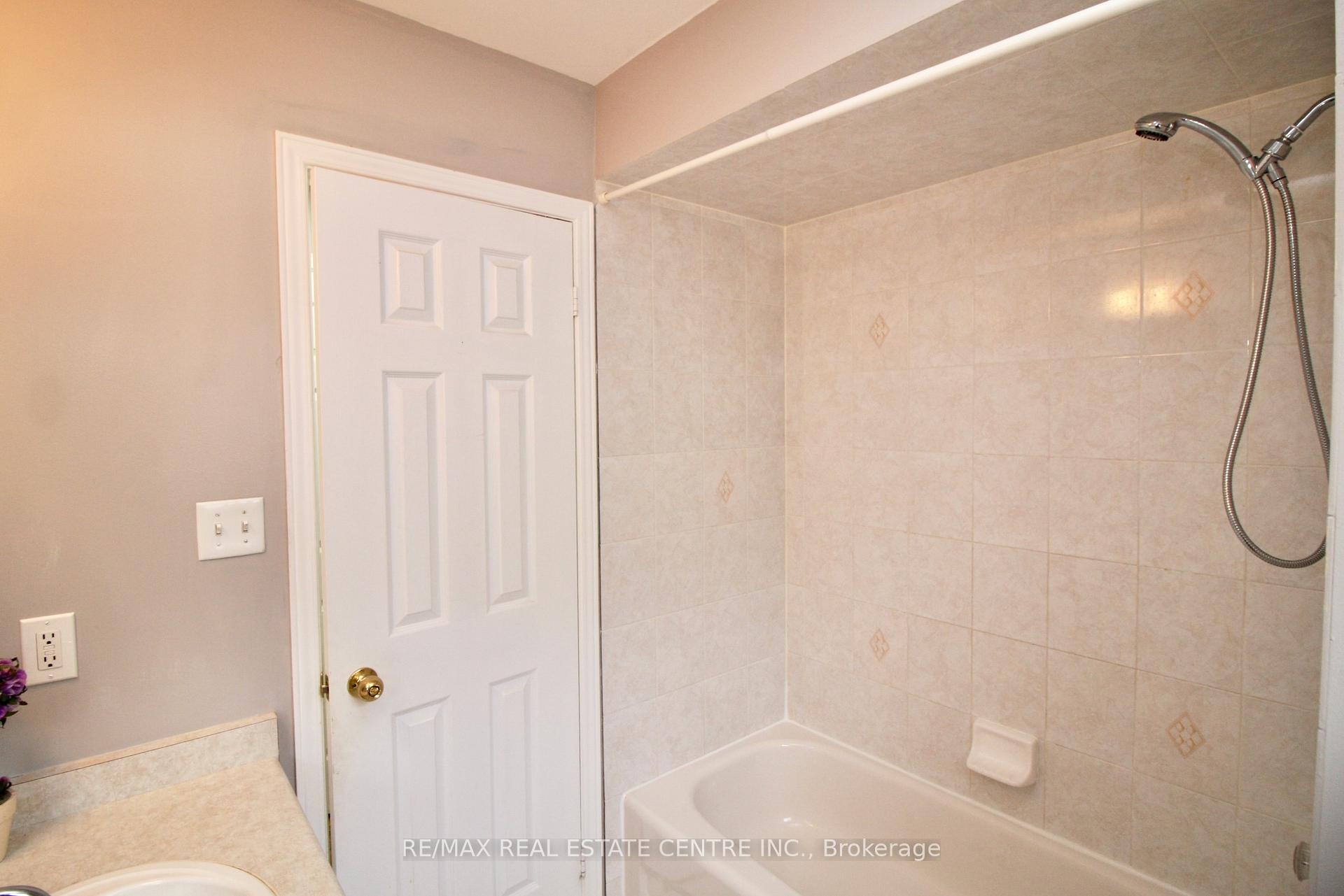 Photo 28 of 45 Lucerne Drive, Vaughan, Vellore Village — HOMEH