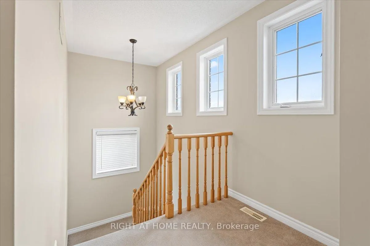 Photo 8 of 7 Michael Crescent, Barrie, East Bayfield — HOMEH