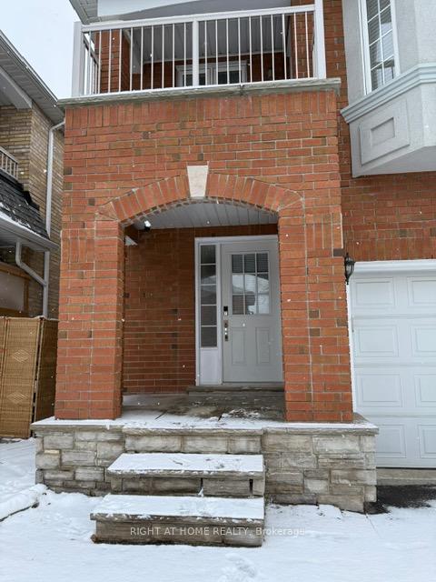 Photo 2 of 136 Monteith Crescent, Vaughan, Maple — HOMEH