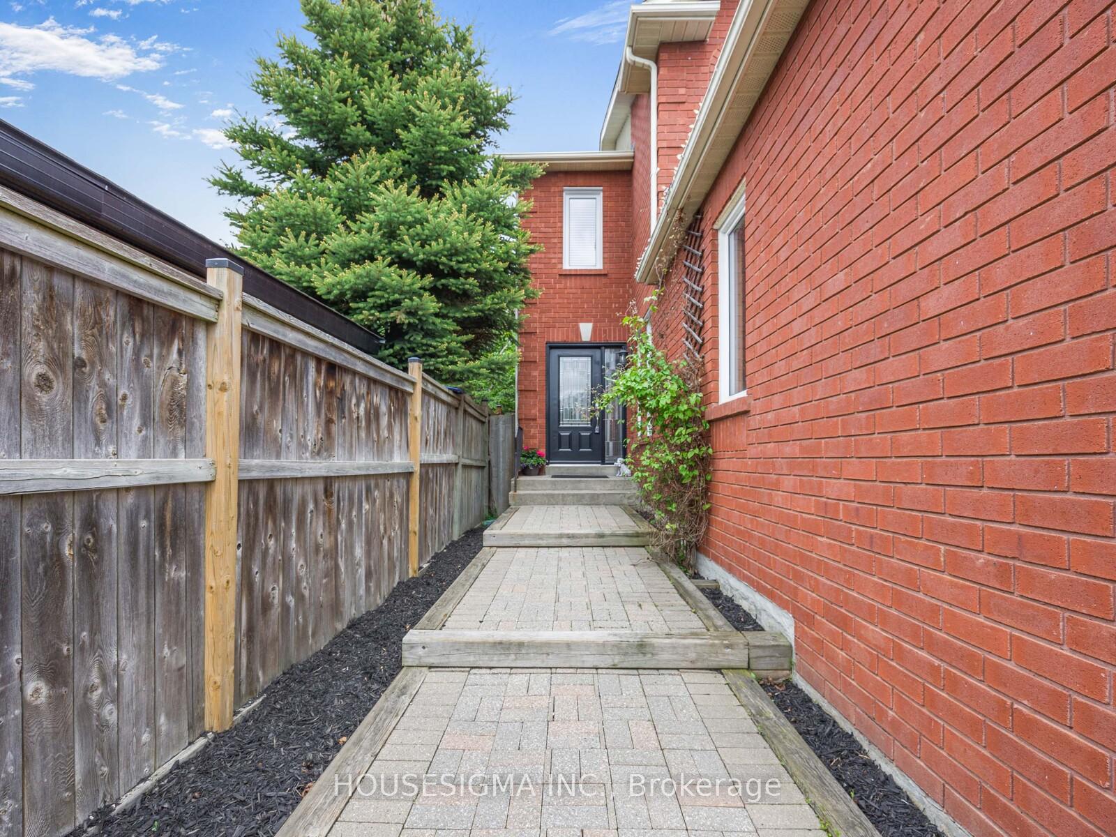 Photo 3 of 69 Sable Crescent, Whitby, Rolling Acres — HOMEH