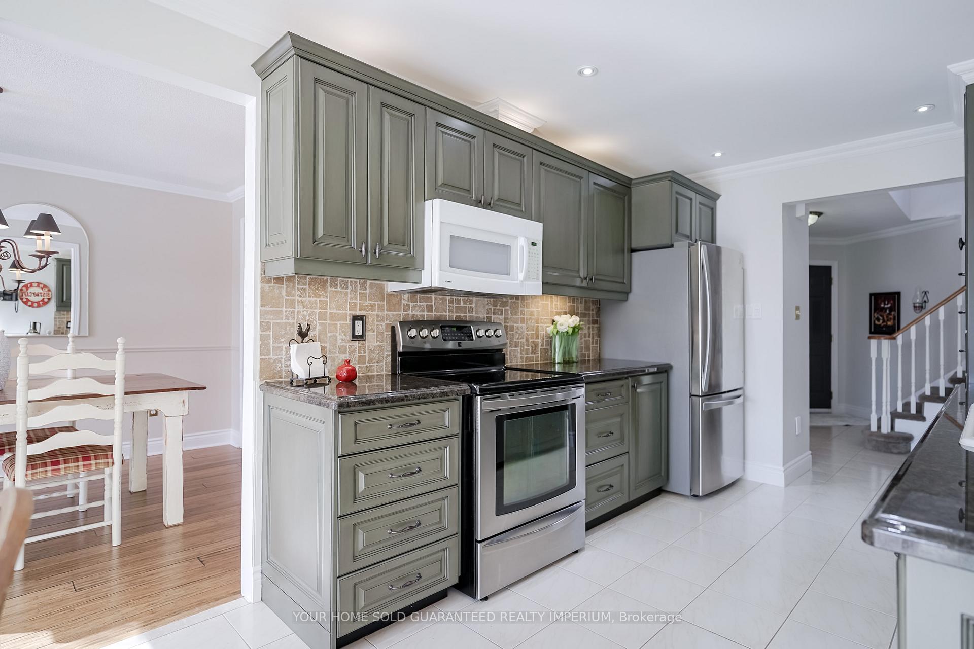 Photo 10 of 773 Stonepath Circle, Pickering, Amberlea — HOMEH