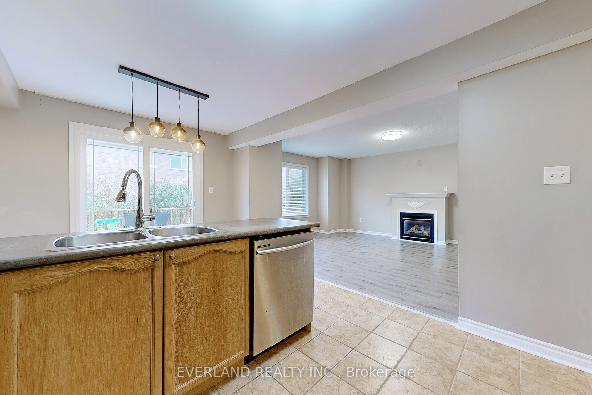 Photo 4 of 176 Adventure Crescent, Vaughan, Vellore Village — HOMEH