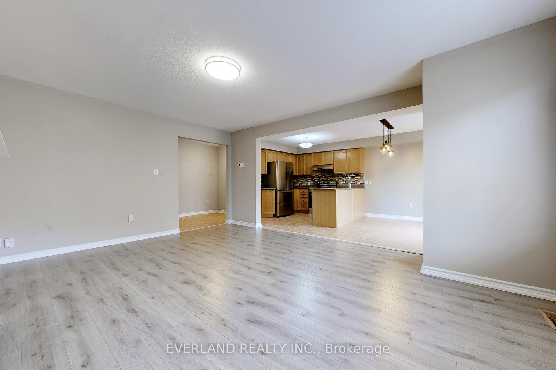 Photo 7 of 176 Adventure Crescent, Vaughan, Vellore Village — HOMEH