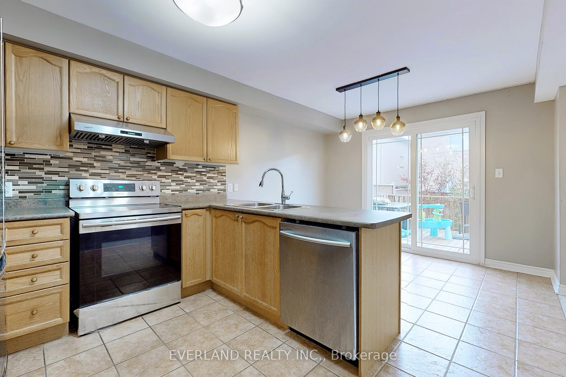 Photo 10 of 176 Adventure Crescent, Vaughan, Vellore Village — HOMEH