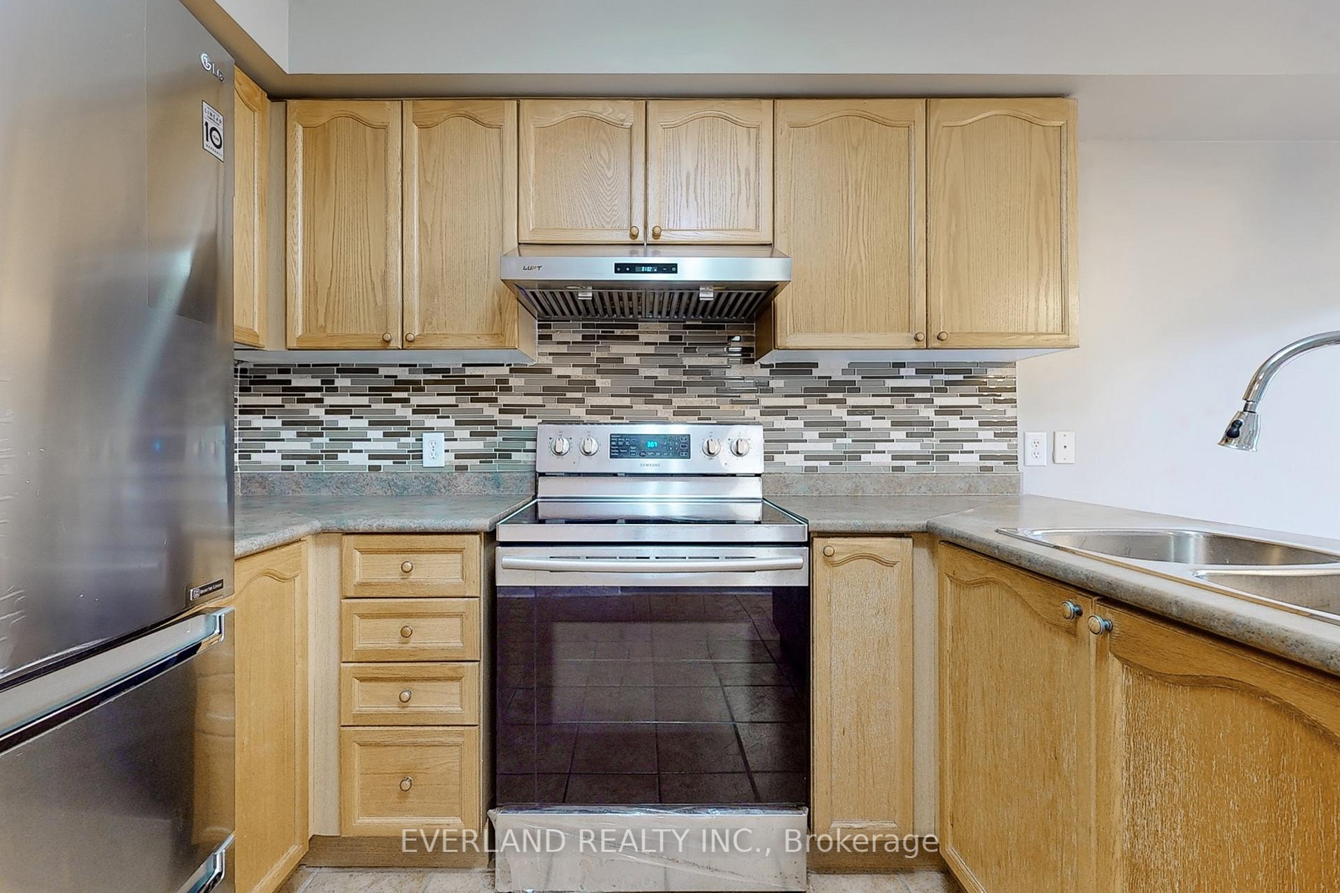 Photo 12 of 176 Adventure Crescent, Vaughan, Vellore Village — HOMEH