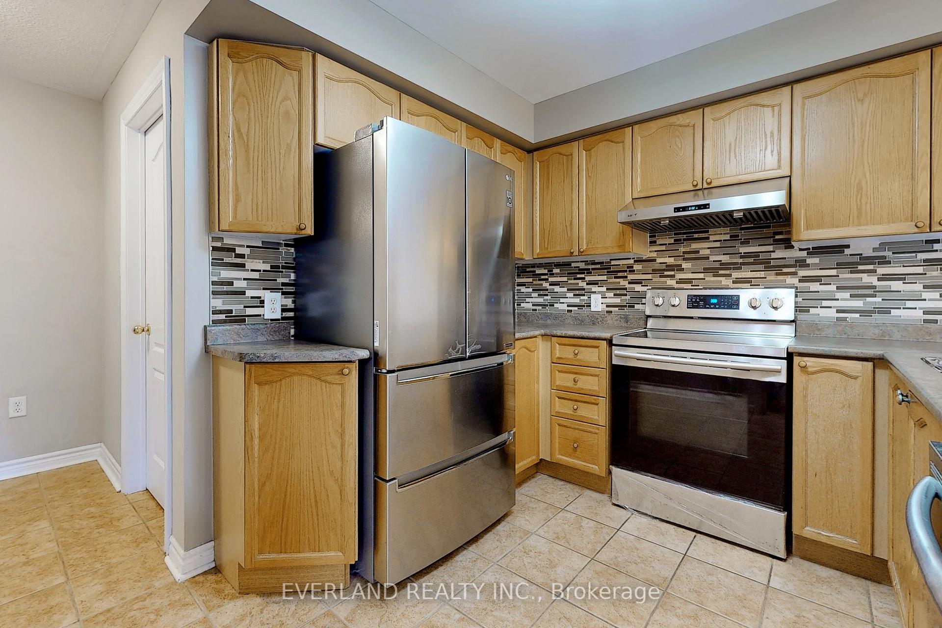 Photo 13 of 176 Adventure Crescent, Vaughan, Vellore Village — HOMEH