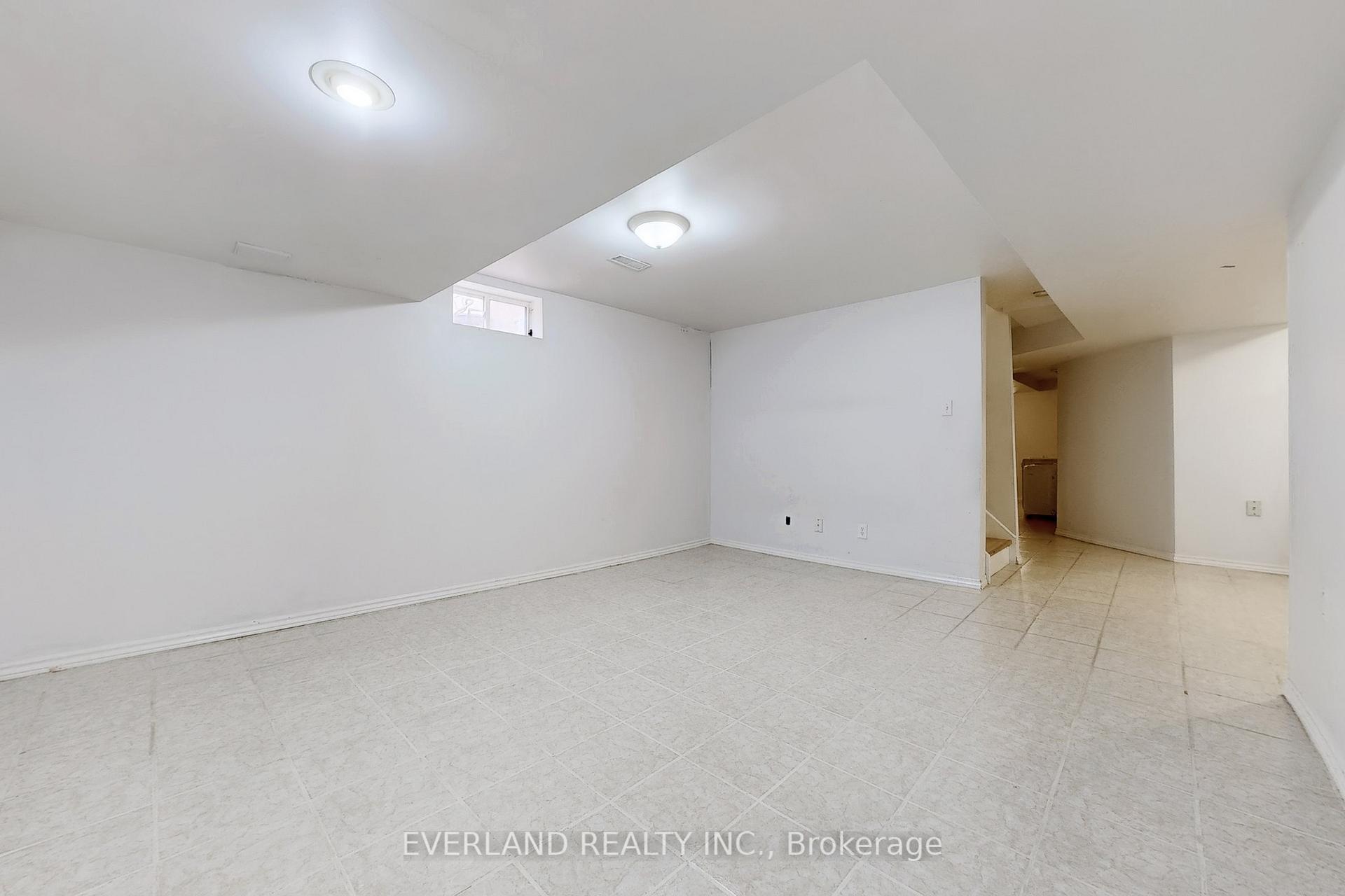 Photo 32 of 176 Adventure Crescent, Vaughan, Vellore Village — HOMEH