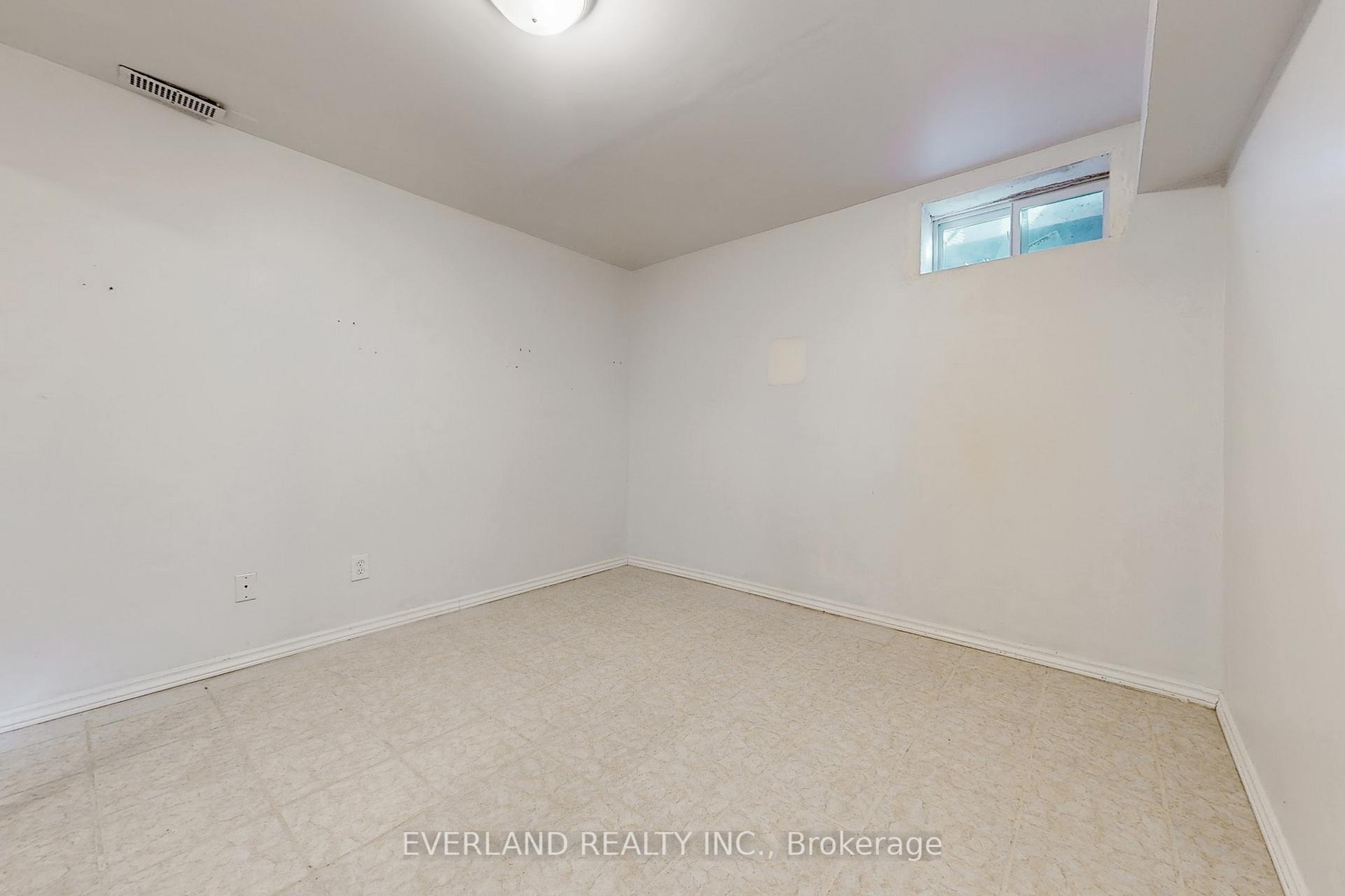 Photo 33 of 176 Adventure Crescent, Vaughan, Vellore Village — HOMEH
