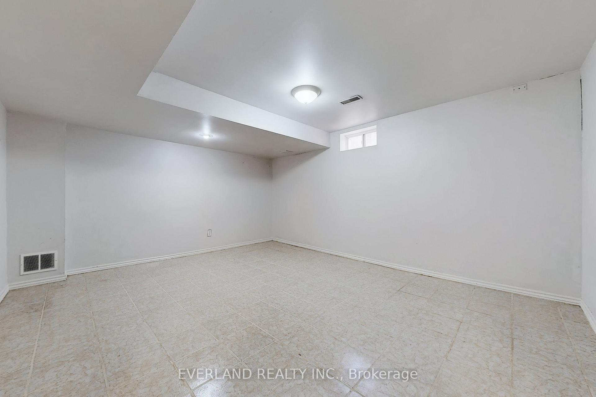 Photo 34 of 176 Adventure Crescent, Vaughan, Vellore Village — HOMEH