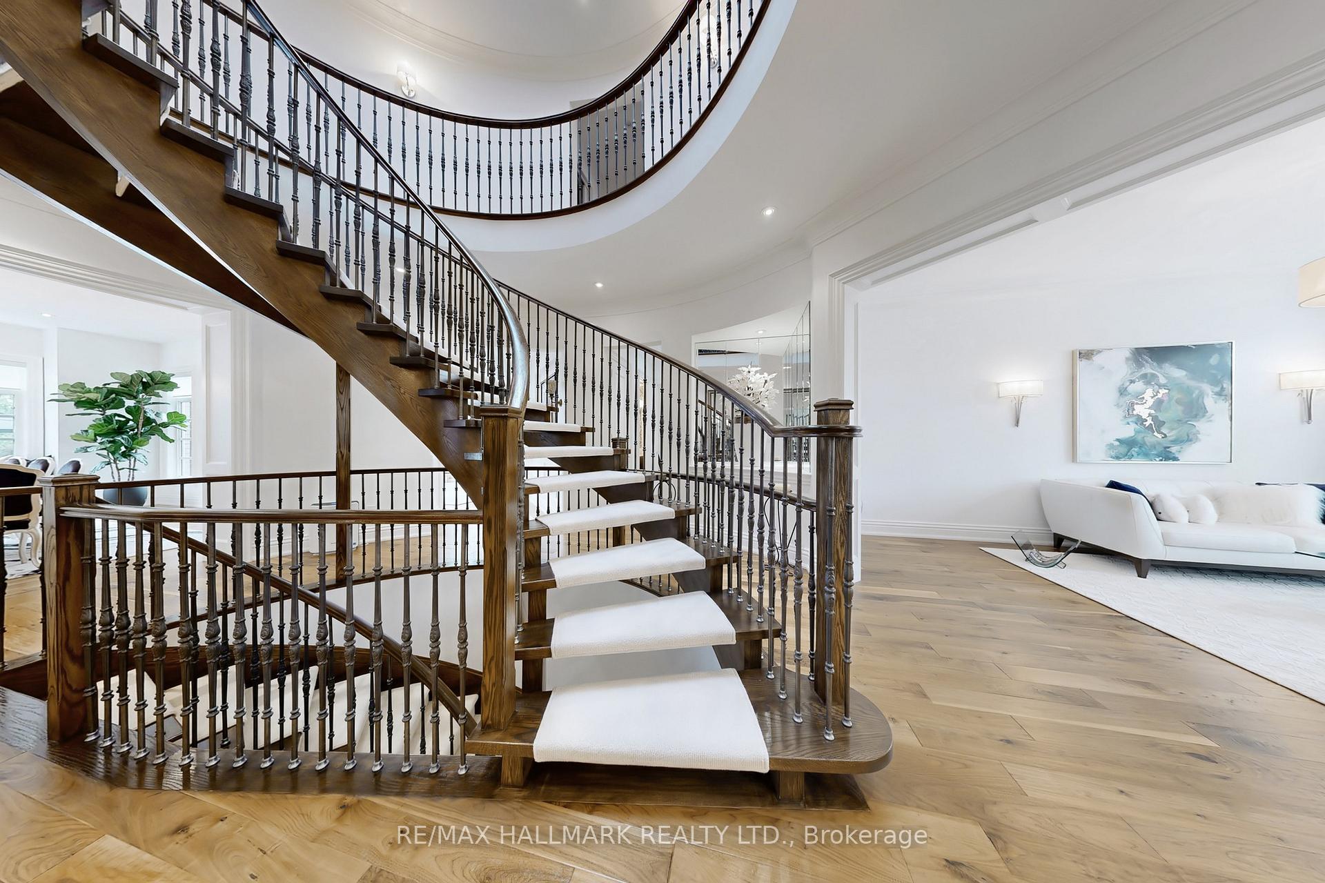 Photo 7 of 122 Carisbrooke Circle, Aurora, Bayview Southeast — HOMEH