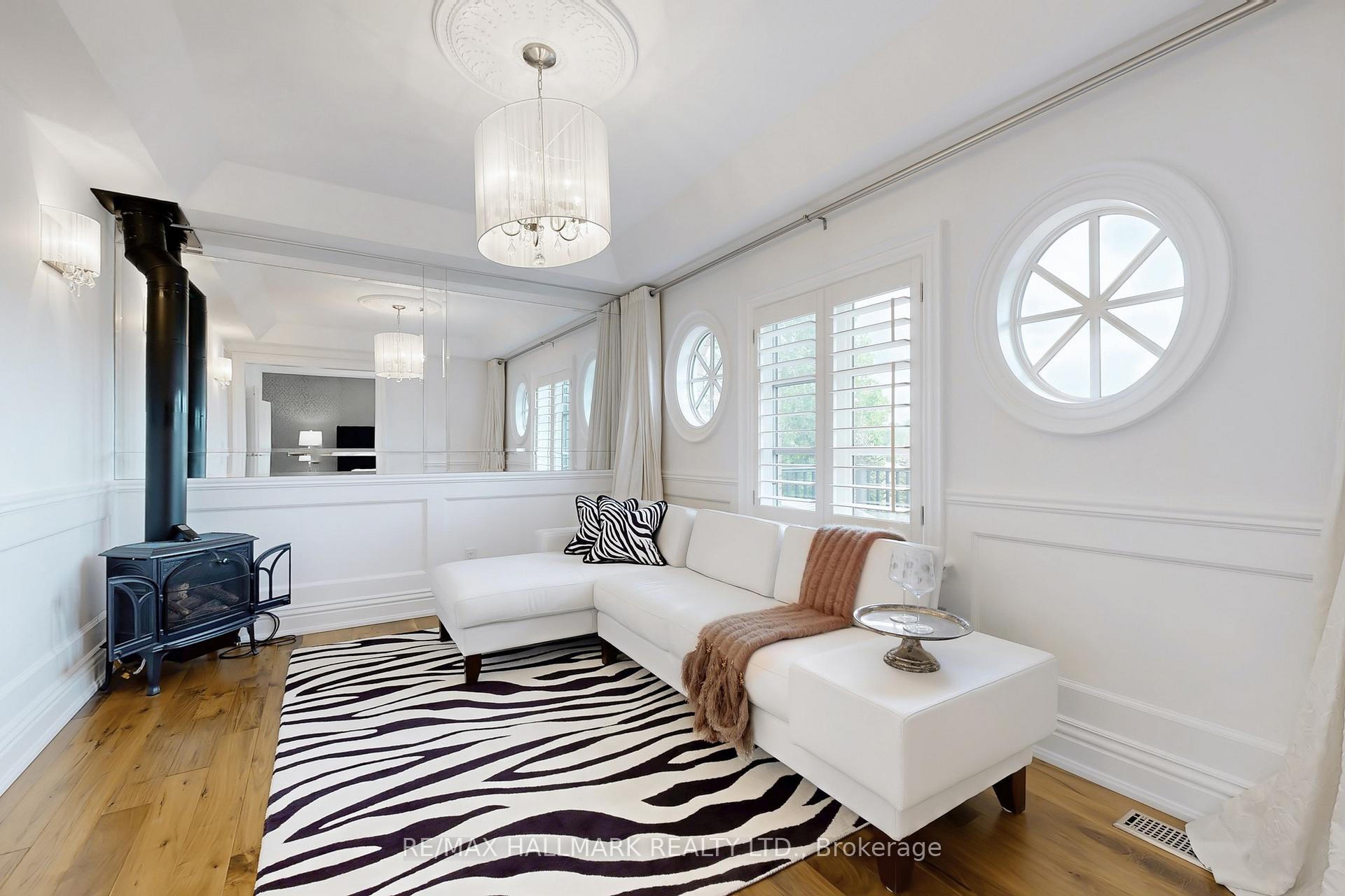 Photo 19 of 122 Carisbrooke Circle, Aurora, Bayview Southeast — HOMEH