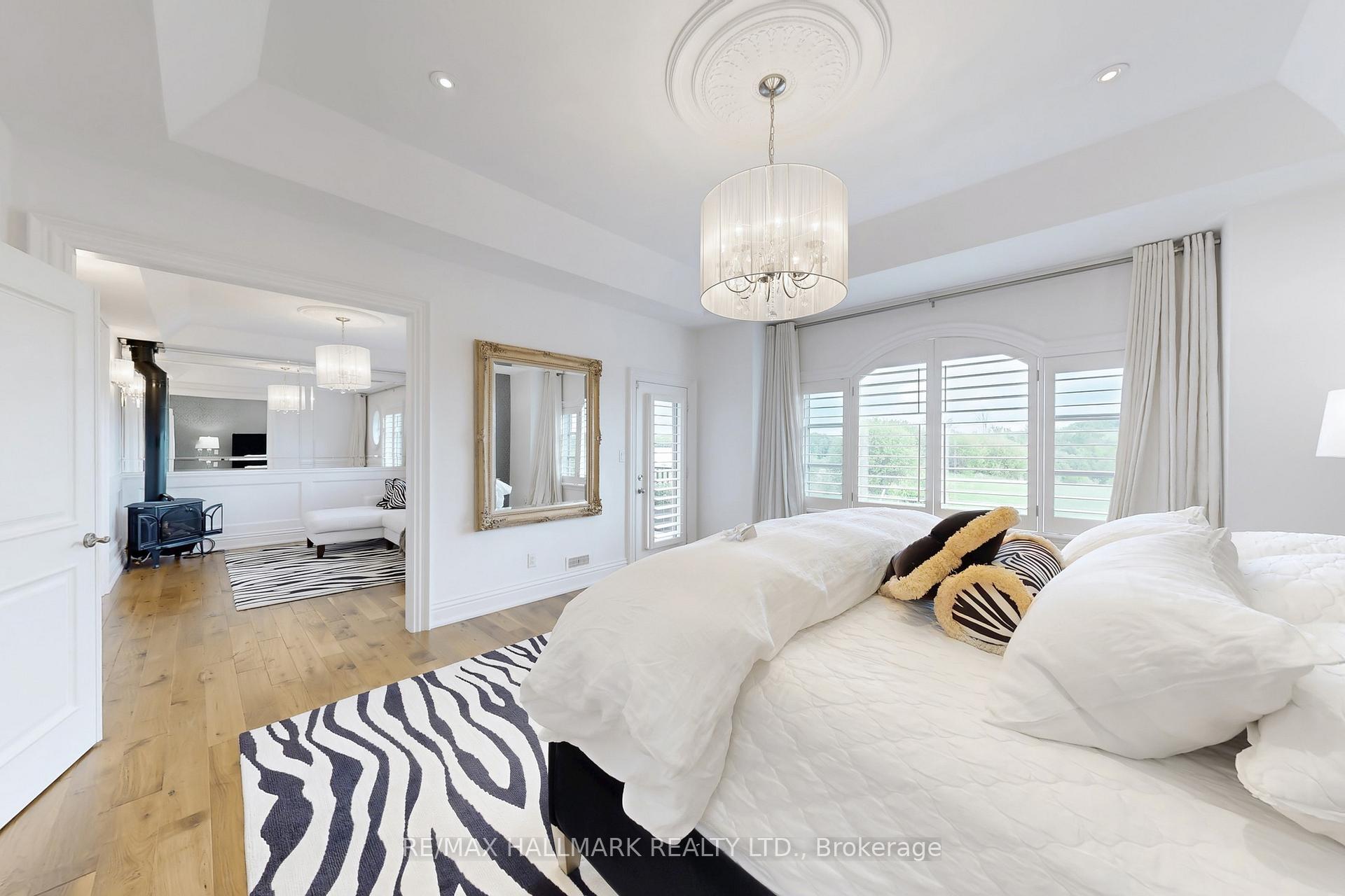 Photo 20 of 122 Carisbrooke Circle, Aurora, Bayview Southeast — HOMEH